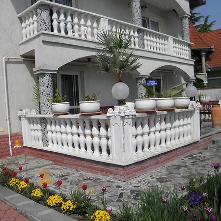 Kristaly Apartman Panzió Hévíz Kültér fotó