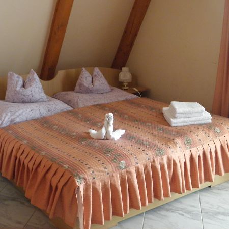 Kristaly Apartman Panzió Hévíz Kültér fotó
