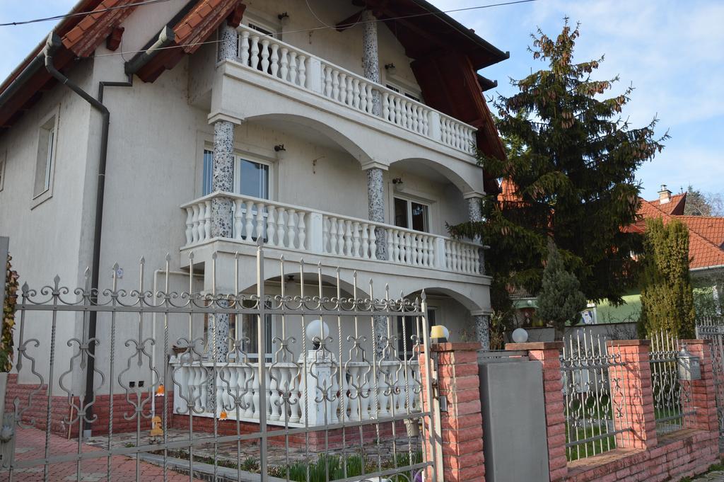 Kristaly Apartman Panzió Hévíz Kültér fotó