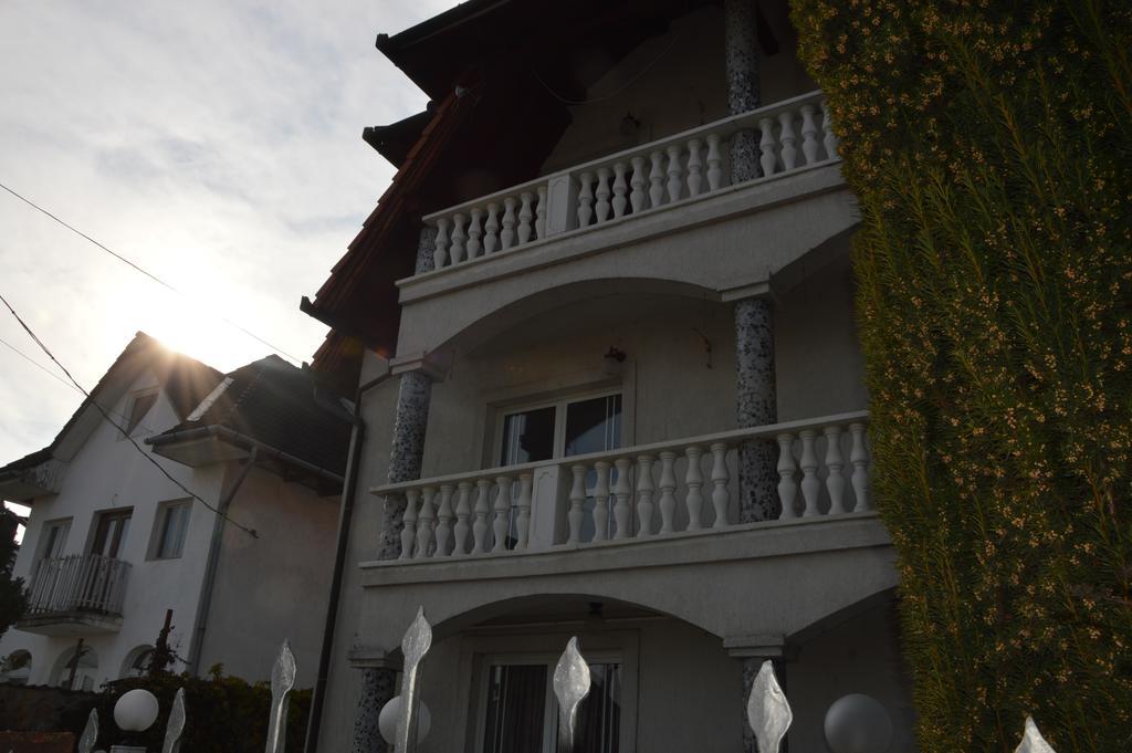 Kristaly Apartman Panzió Hévíz Kültér fotó