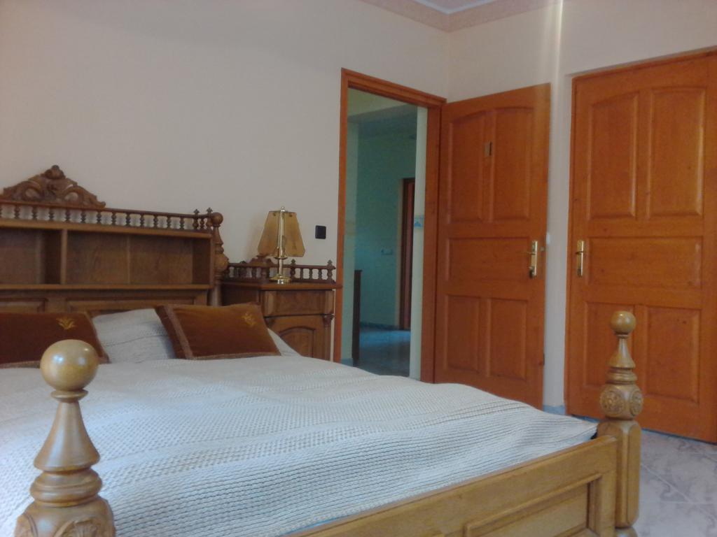 Kristaly Apartman Panzió Hévíz Kültér fotó