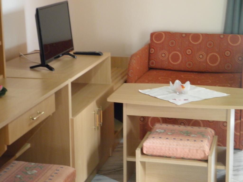 Kristaly Apartman Panzió Hévíz Kültér fotó