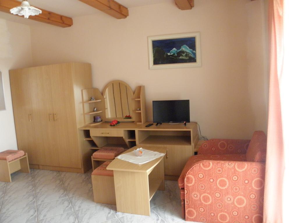 Kristaly Apartman Panzió Hévíz Kültér fotó