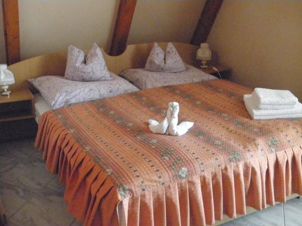 Kristaly Apartman Panzió Hévíz Kültér fotó