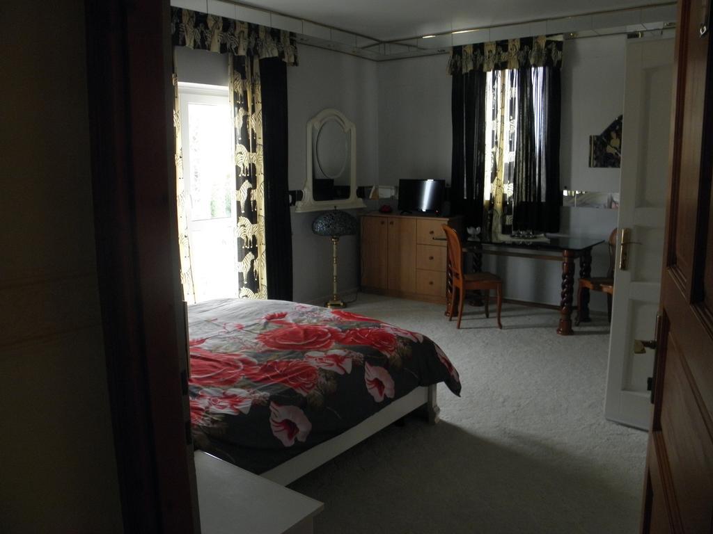 Kristaly Apartman Panzió Hévíz Kültér fotó