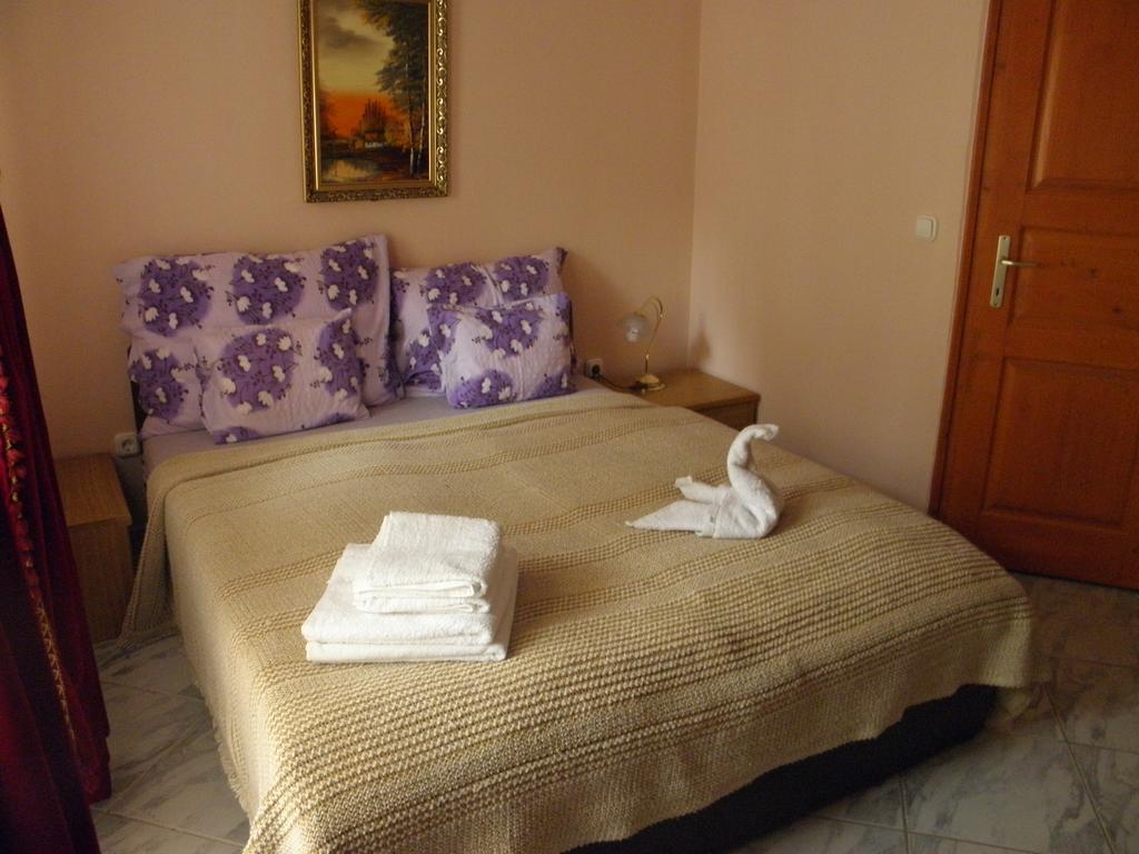 Kristaly Apartman Panzió Hévíz Kültér fotó