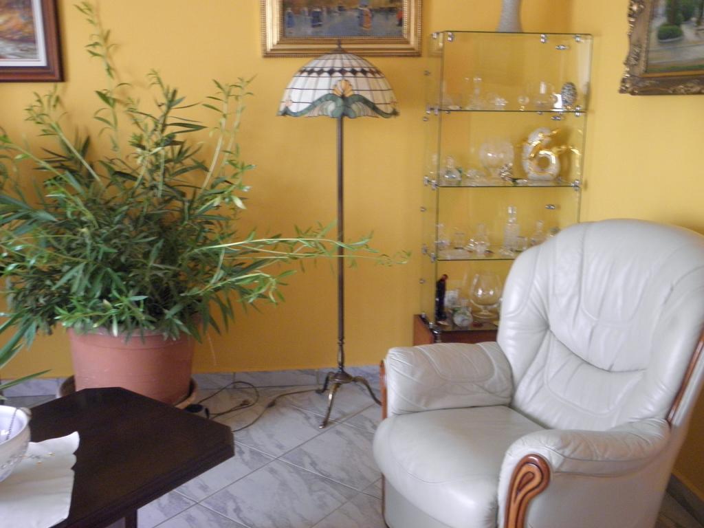 Kristaly Apartman Panzió Hévíz Kültér fotó