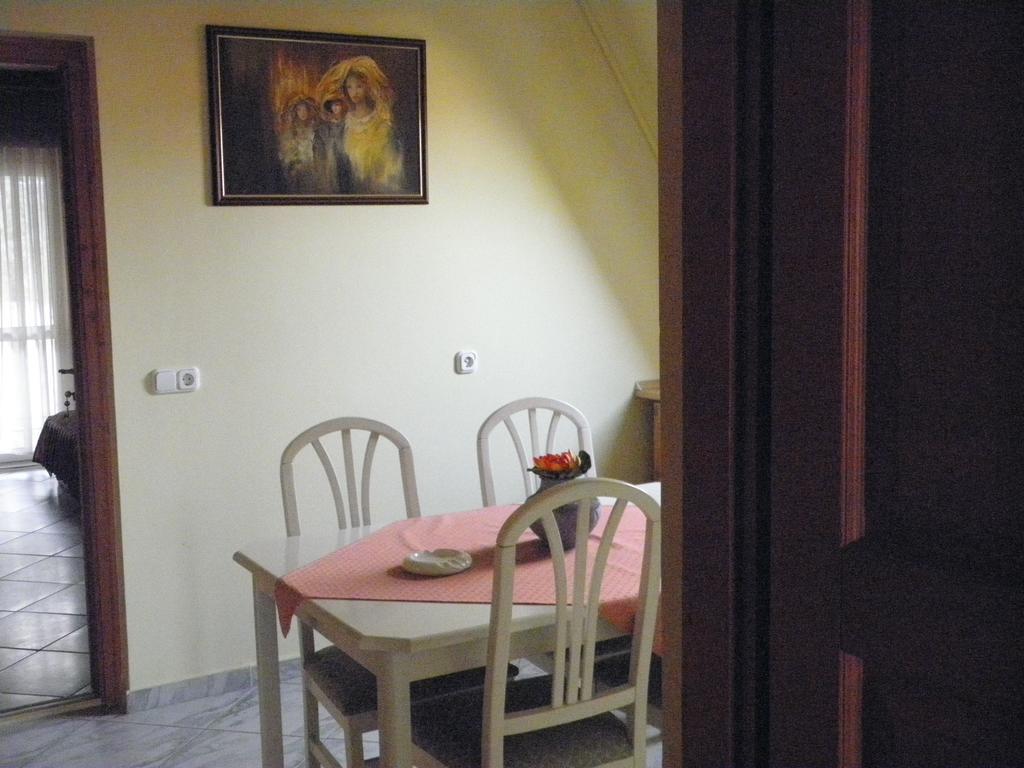 Kristaly Apartman Panzió Hévíz Kültér fotó