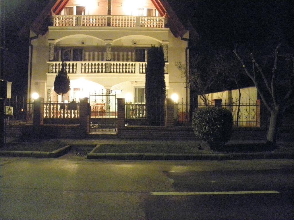 Kristaly Apartman Panzió Hévíz Kültér fotó