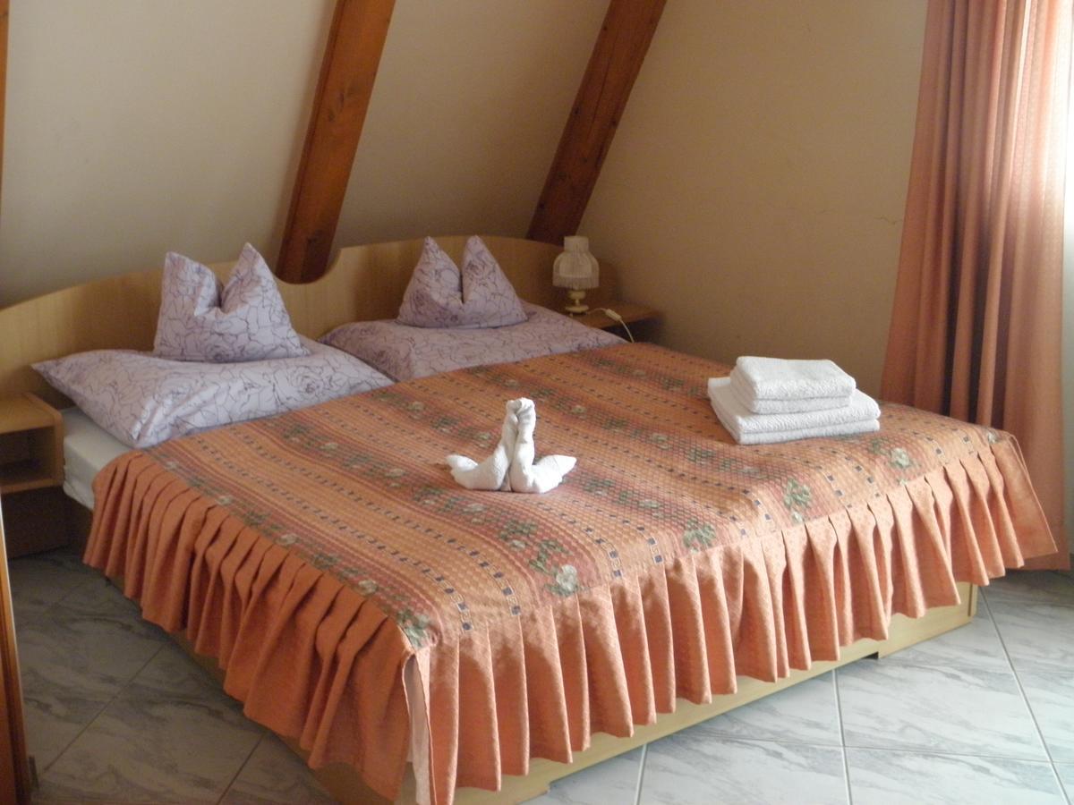 Kristaly Apartman Panzió Hévíz Kültér fotó